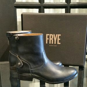 frye melissa button back zip short